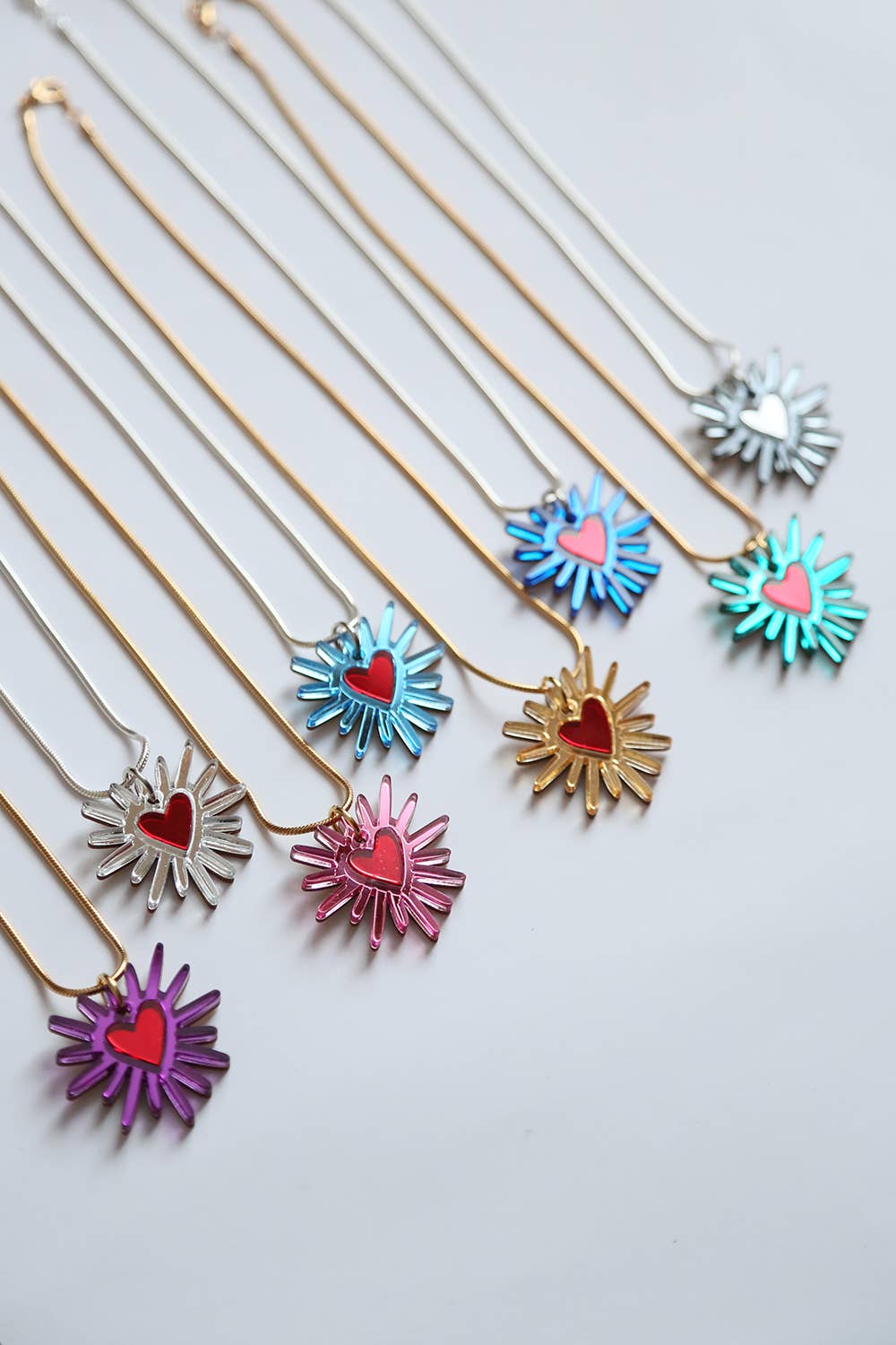 Shining heart Necklace: Gold / Gold + Red