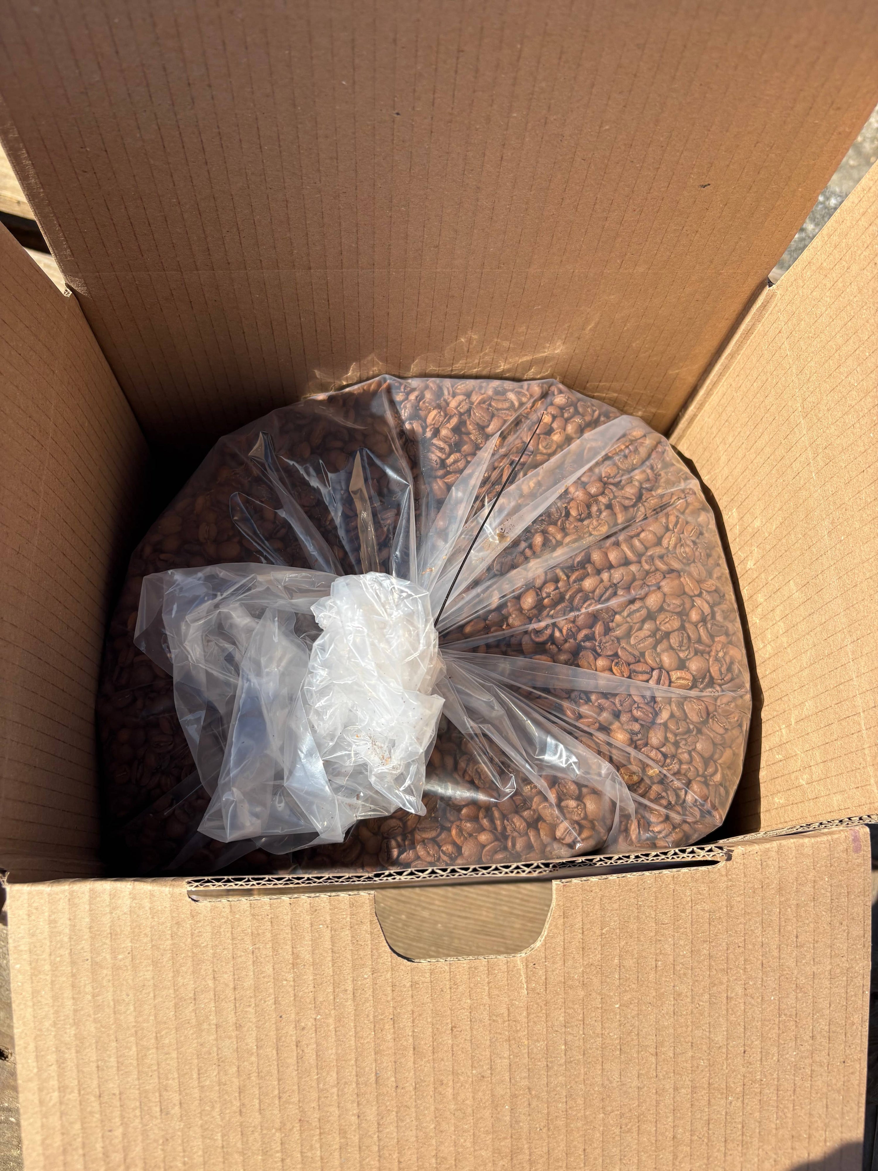 Coffee, Beatriz Guimarães, Brazil, Single Origin.: Wholebean / 250g