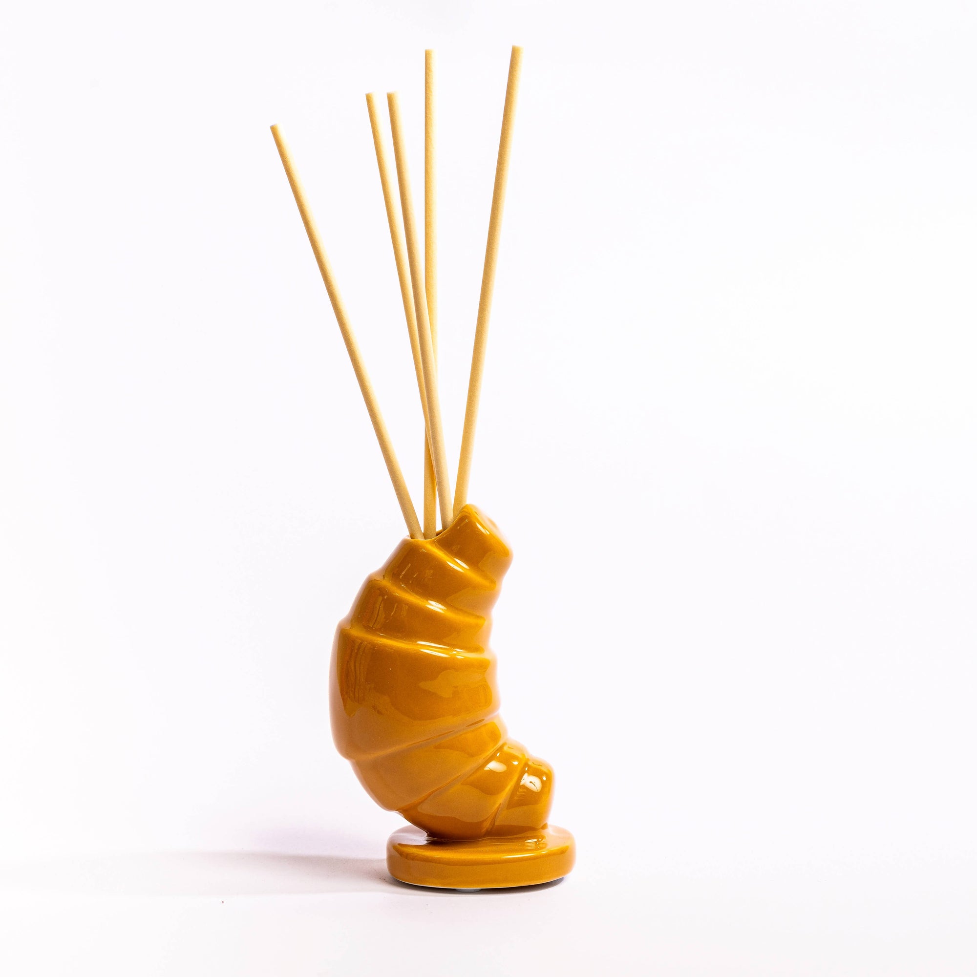 Croissant reed diffuser, detail