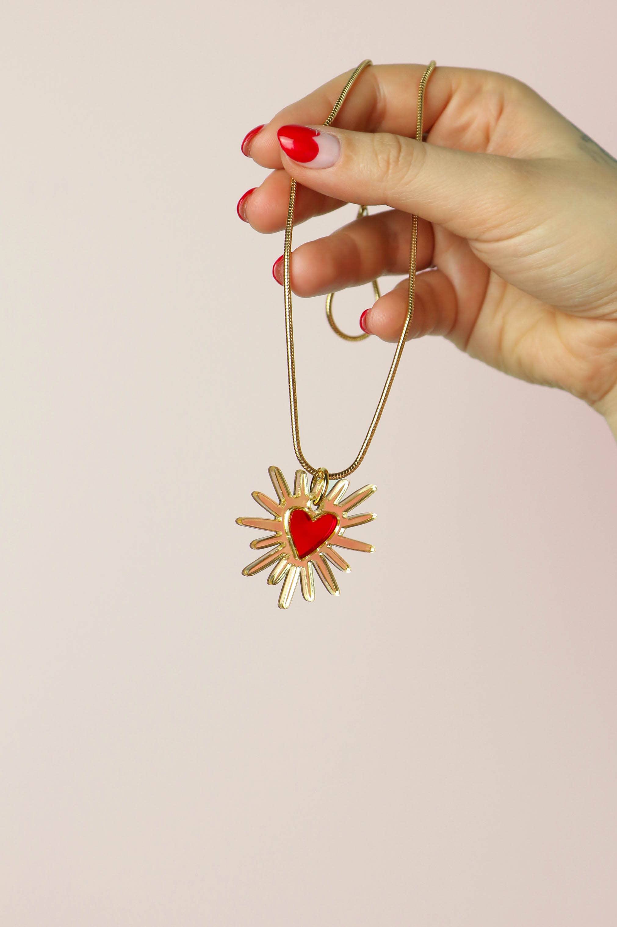 Shining heart Necklace: Gold / Gold + Red