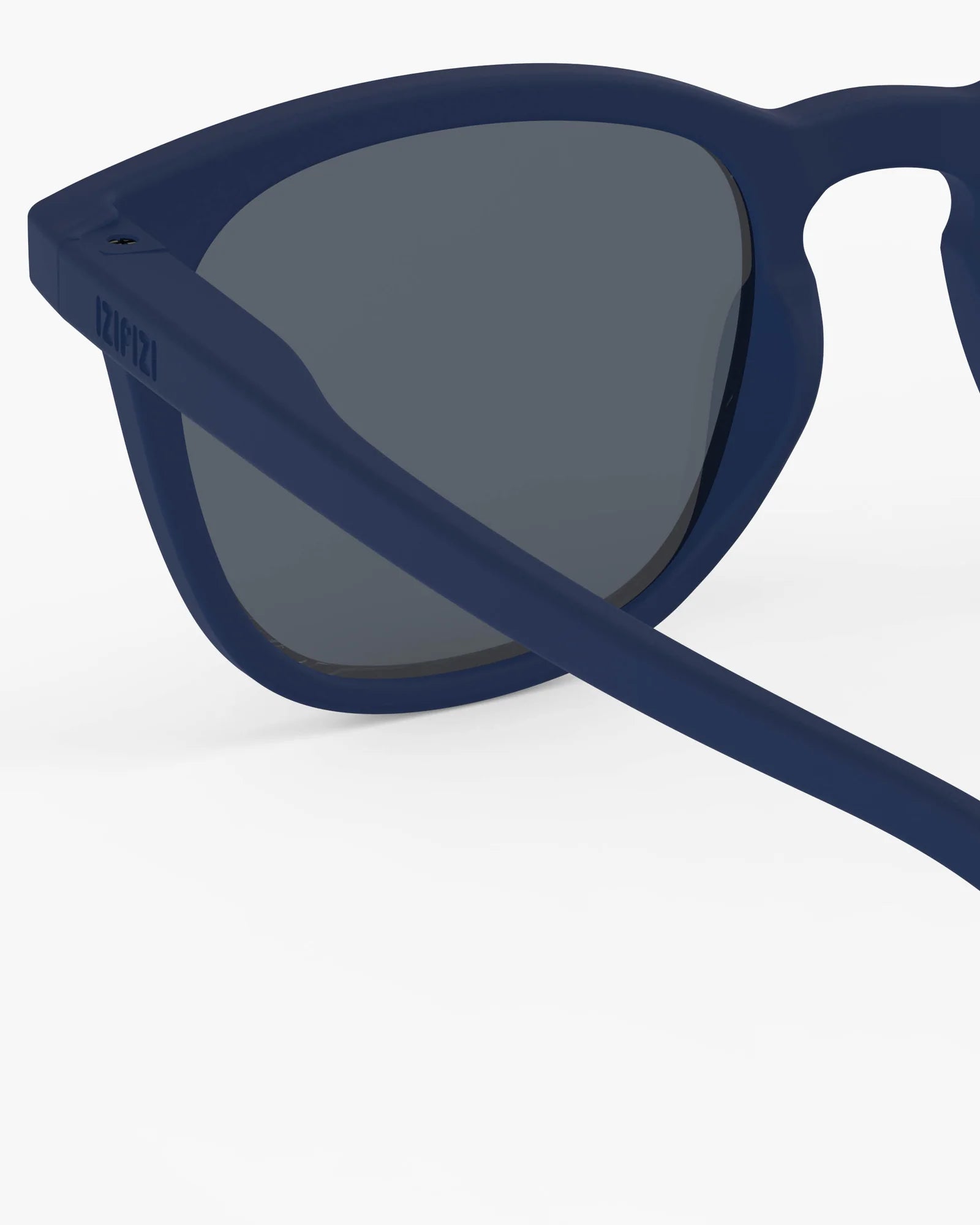 IZIPIZI Kids navy blue sunglasses ages 5–7 — angle view