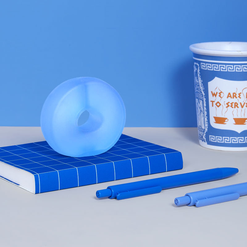 Speks Gump Loop in Dew on a desk