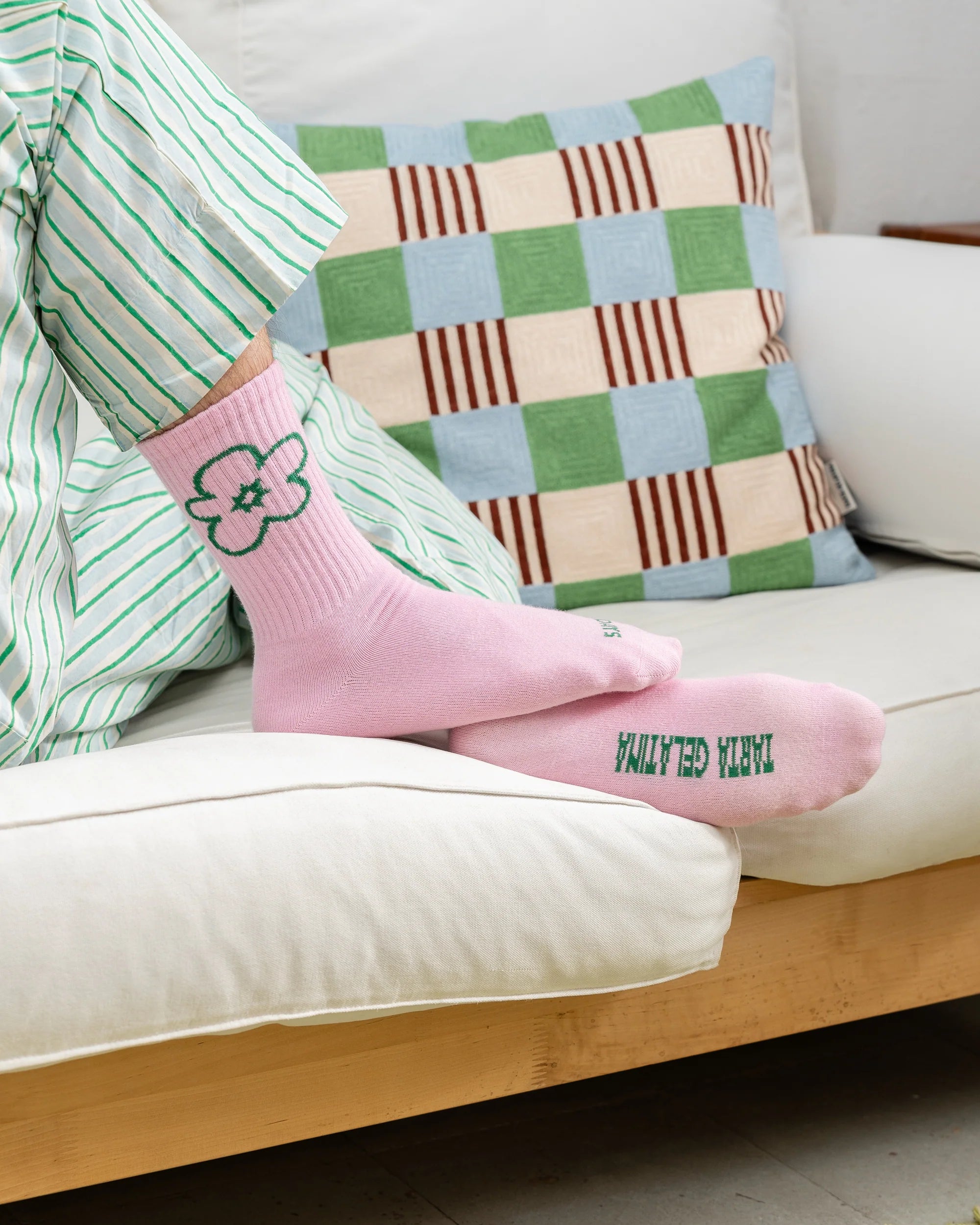 Tarta Gelatina Slow Days pink socks, side angle showing fabric texture