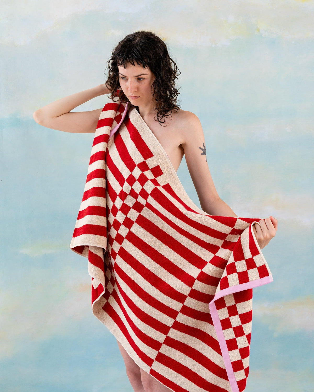 Clubhouse bath towel red by Tarta Gelatina, lifestyle shot in bathroom