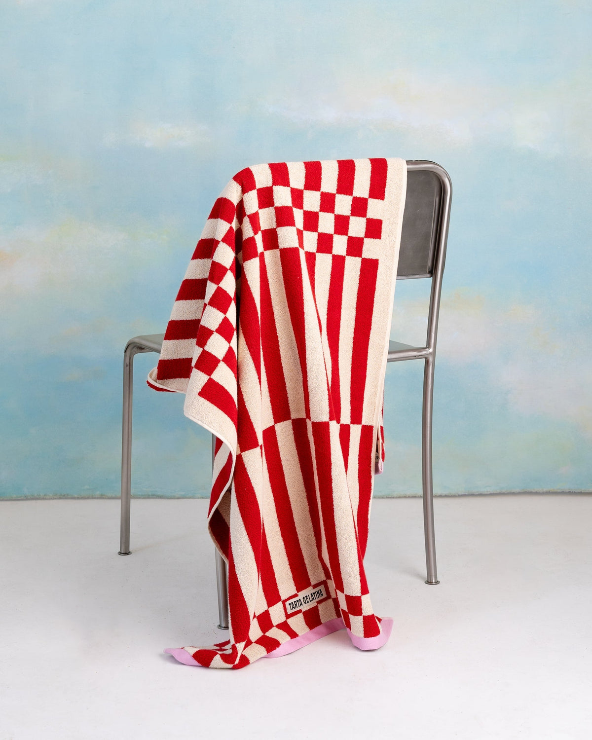 Clubhouse bath towel red, close-up of stripe pattern detail