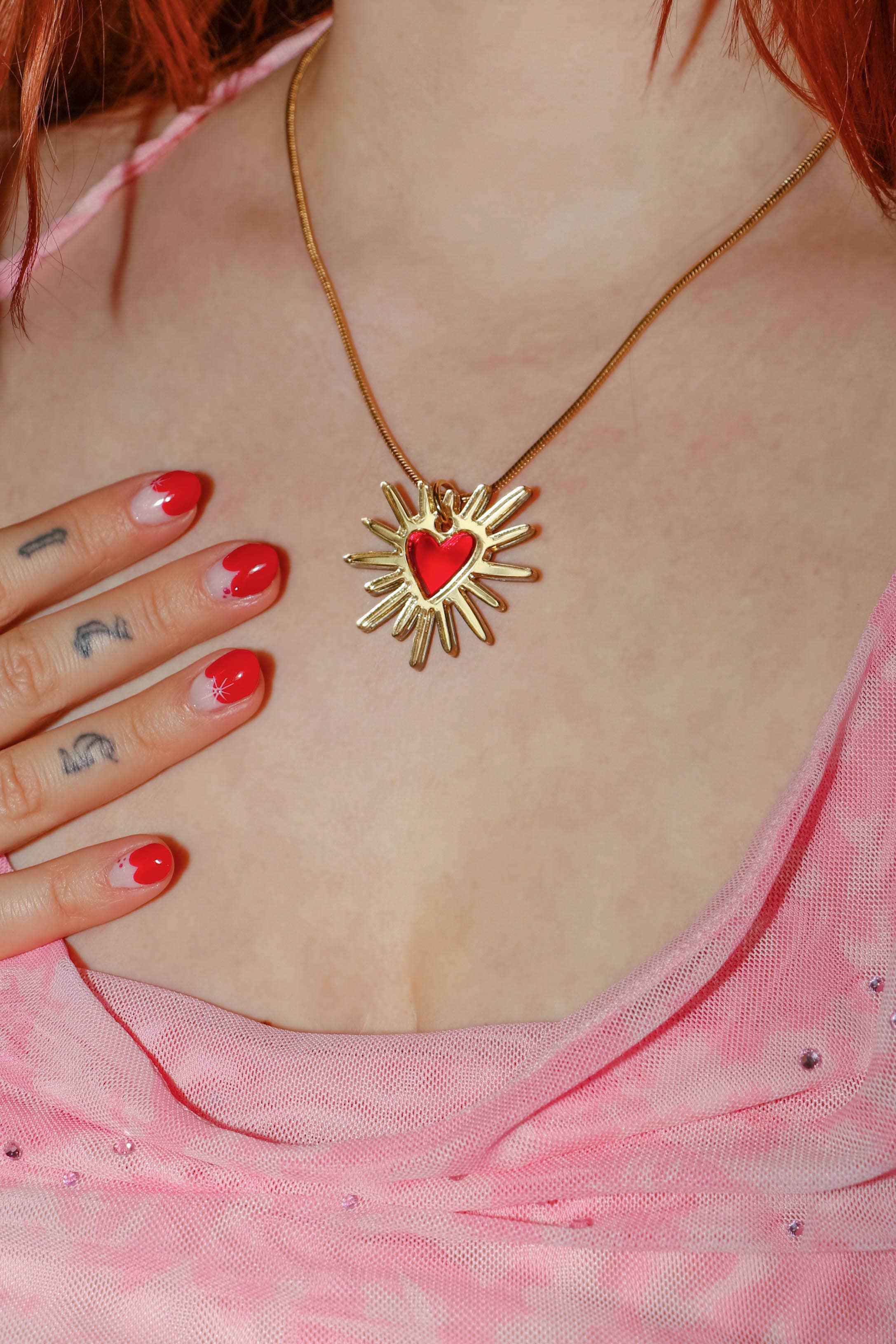 Shining heart Necklace: Gold / Gold + Red