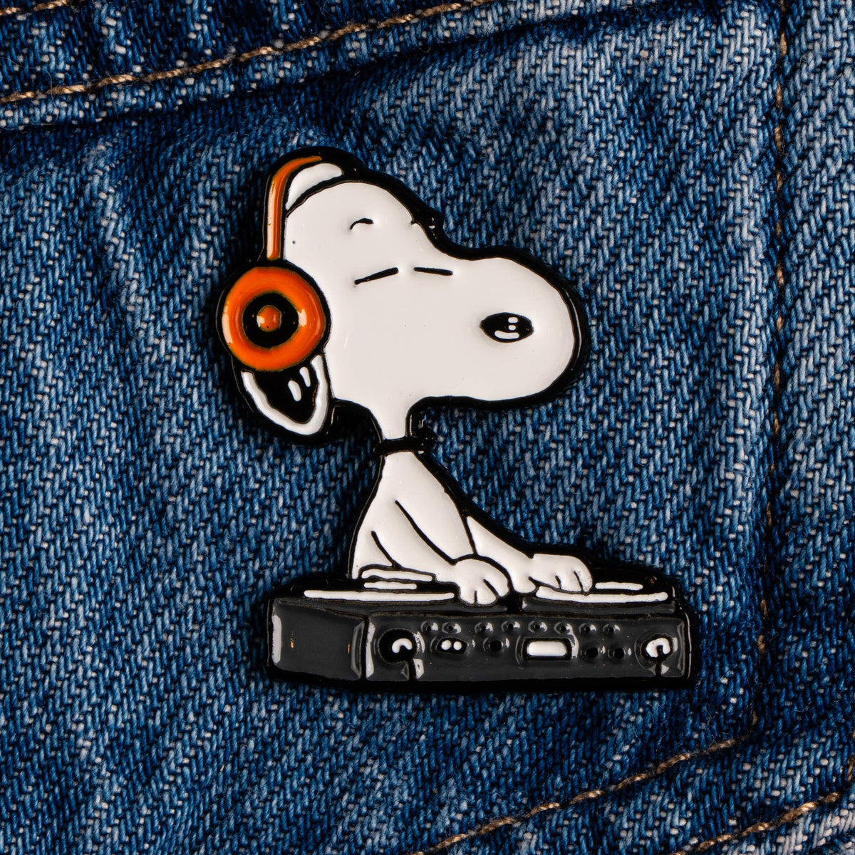 Peanuts Music is Life Pin - DJ