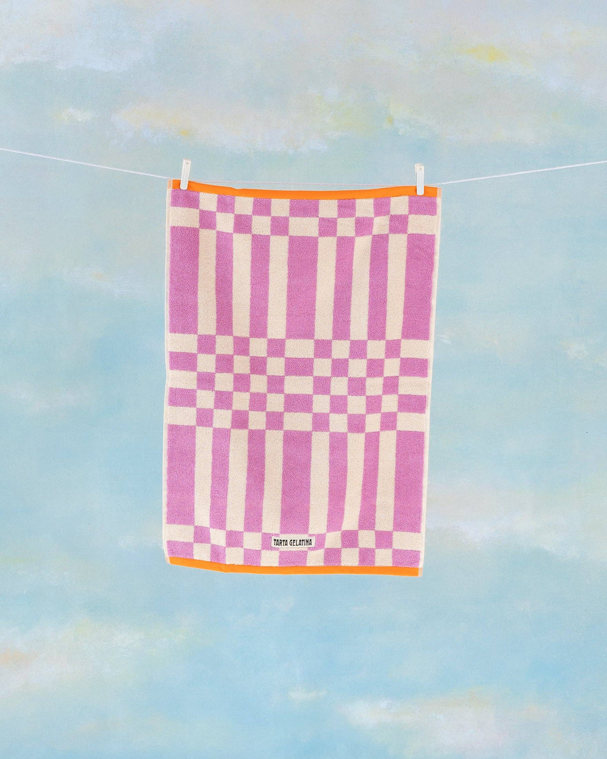Marina towel in magenta by Tarta Gelatina, photo 2
