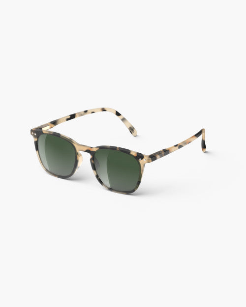 IZIPIZI #E light tortoise sunglasses — three-quarter view