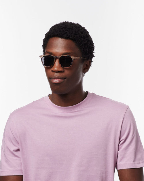 IZIPIZI #E light tortoise sunglasses — lifestyle shot