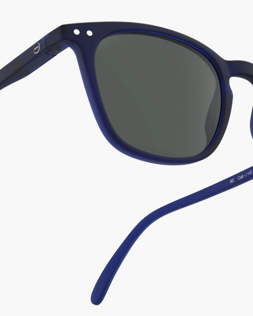 IZIPIZI #E midnight blue sunglasses — angle view